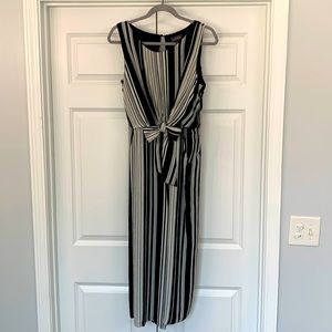🖤Luxology🖤 Romper NWT Women size 8 black and off white.